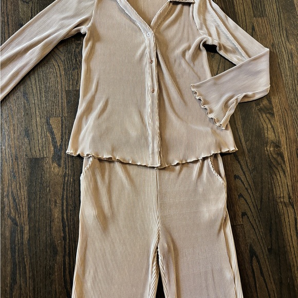 Tan/gold Ribbed Lounge Set - Picture 5 of 5